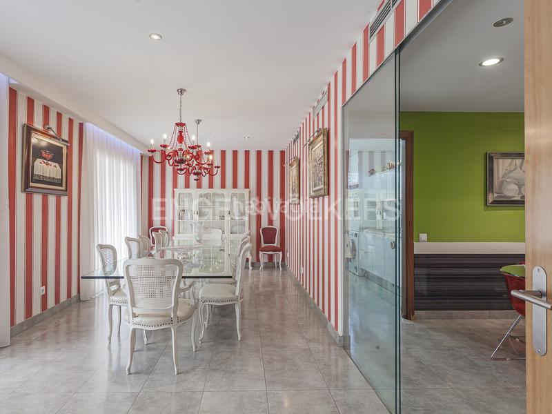 Foto e282346f-a0c3-48bf-af49-5d18957c8a1a. Reihenhaus mit heizung parking pool in Centre-Cordelles Cerdanyola del Vallès