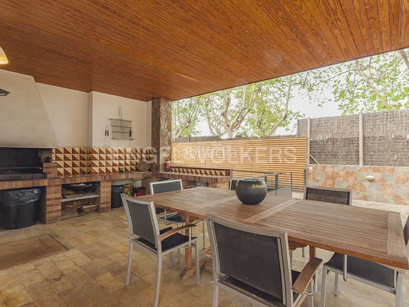 Foto e4174bc4-91f9-4f70-8fc9-c63a397c538b. Reihenhaus mit heizung parking pool in Centre-Cordelles Cerdanyola del Vallès