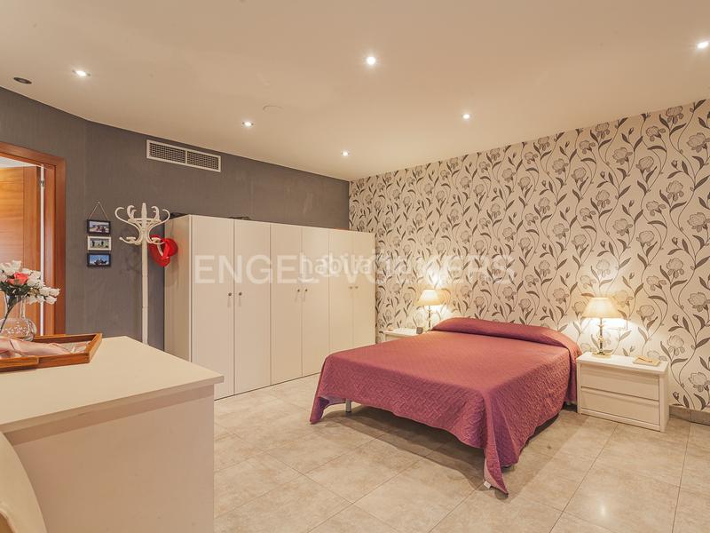 Foto fd0f963c-5f89-4a91-896a-a4c703eb1f1a. Reihenhaus mit heizung parking pool in Centre-Cordelles Cerdanyola del Vallès