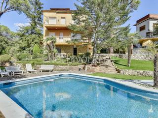 Mas à Vacarisses. Exclusiva casa en  vacarisses
