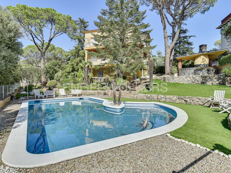 Foto f52629bd-4874-4419-8ba7-0c5e5722a230. Masia amb calefacció aparcament piscina a Vacarisses