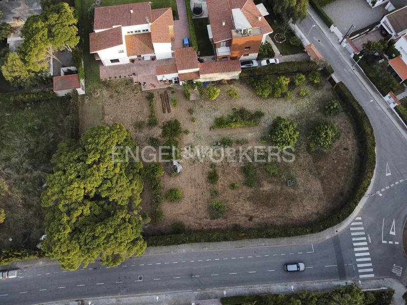 Foto e51eece5-de0f-4383-9bde-a5c299c495ad. Terreno residencial una joya en la exclusiva zona de terramar . en Sitges