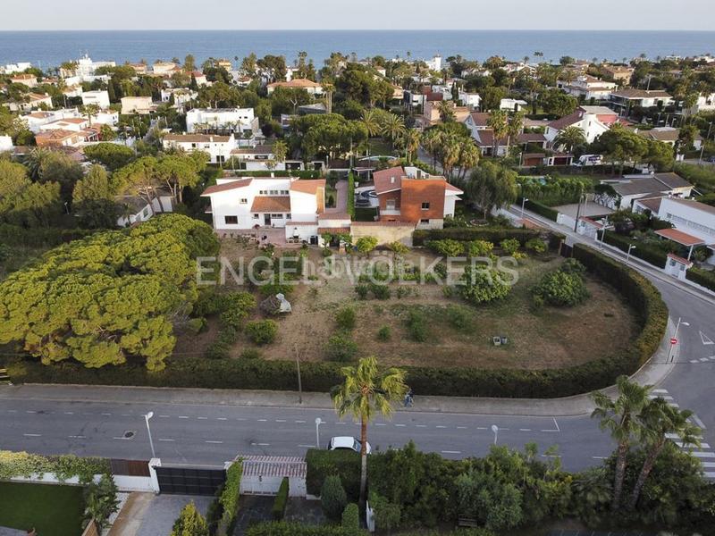 Foto e9e837cc-6260-4923-b3c7-75571d843279. Terreno residencial una joya en la exclusiva zona de terramar . en Sitges