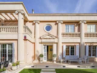 Maison à Sector Est. Fantástica casa neoclásica