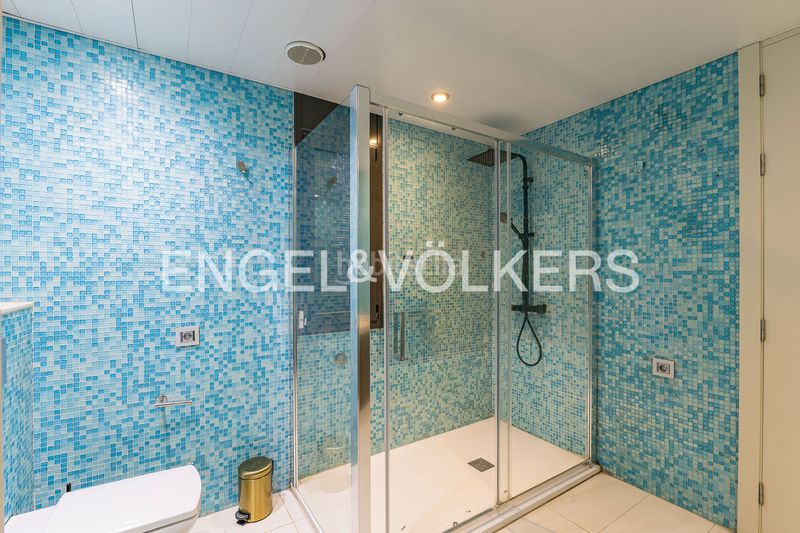 Foto 49658bee-8d4f-49d9-863d-d7739d4c216d. Casa amb calefacció aparcament piscina a les botigues de Sitges Sitges