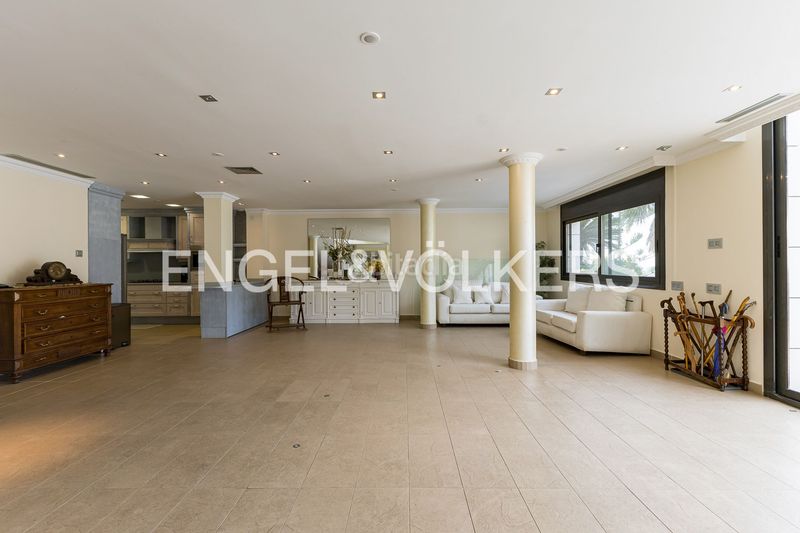 Foto 542313eb-0166-4bfd-80c9-76f4dd25583d. Casa amb calefacció aparcament piscina a les botigues de Sitges Sitges