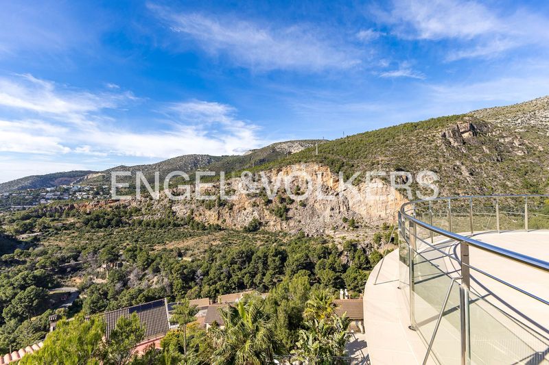 Foto 54599285-ef54-46c1-bf1c-b16b4fcc028d. Casa amb calefacció aparcament piscina a les botigues de Sitges Sitges