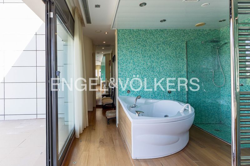 Foto 7d0c7a3a-7a00-4860-99fc-3c4b035518a4. Casa amb calefacció aparcament piscina a les botigues de Sitges Sitges