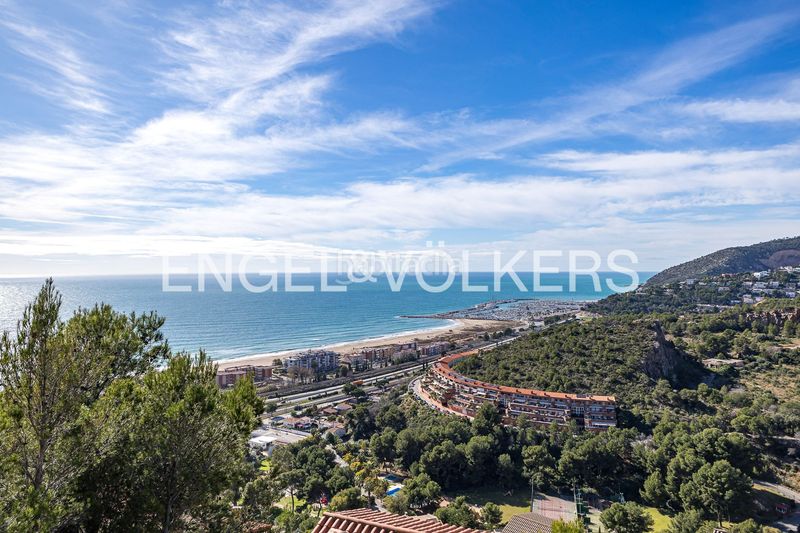 Foto ce4e957d-8bbc-46a0-b7ea-e3ad753ae5f2. Casa amb calefacció aparcament piscina a les botigues de Sitges Sitges