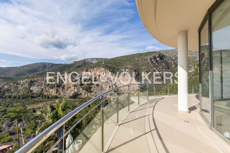 Foto d43fc2bc-27a6-4fb9-96bc-5ac316674f68. Casa amb calefacció aparcament piscina a les botigues de Sitges Sitges