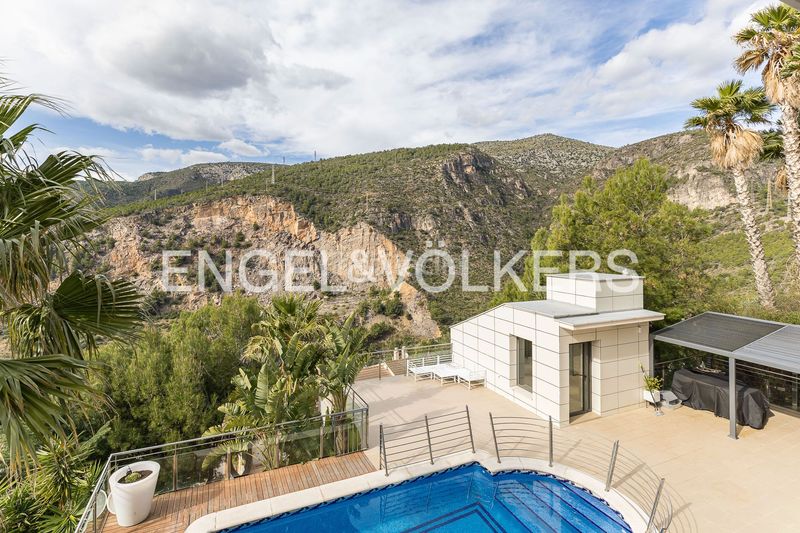 Foto d4a6e03f-d0c3-4517-94d0-68cba856c023. Casa amb calefacció aparcament piscina a les botigues de Sitges Sitges