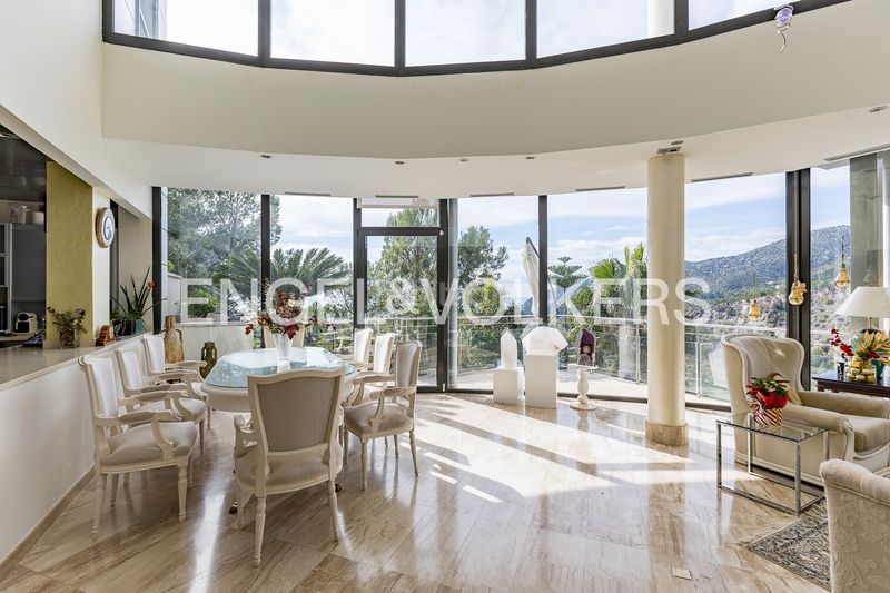 Foto ed2148df-9fa3-4bbd-b32a-284626e5e7bf. Casa amb calefacció aparcament piscina a les botigues de Sitges Sitges