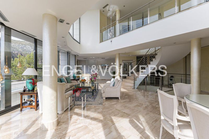 Foto f6a84fdb-ab8e-43d2-97fd-7c3cc292bb2b. Casa amb calefacció aparcament piscina a les botigues de Sitges Sitges