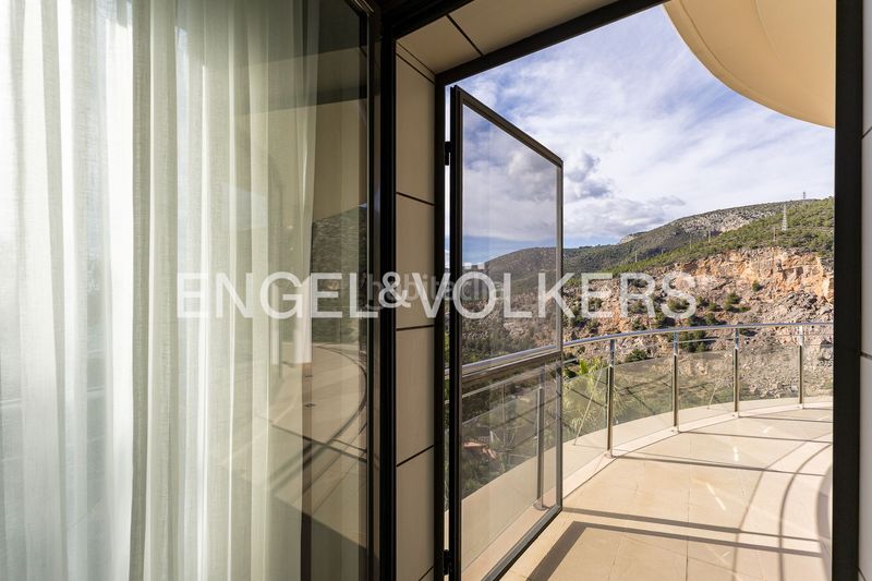 Foto fbdfeb98-4f15-4293-bd9b-6595296d5cd0. Casa amb calefacció aparcament piscina a les botigues de Sitges Sitges