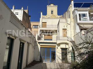 Maison à Centre. Casa para rehabilitar y construir seis viviendas en el centro de