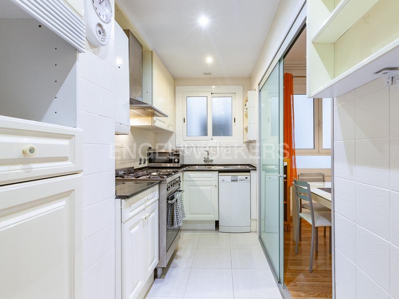 Foto 70b6c17a-0e1b-4ffb-92c6-e1715f9eb6ea. Apartamento luminoso piso en eixample esquerra en Barcelona