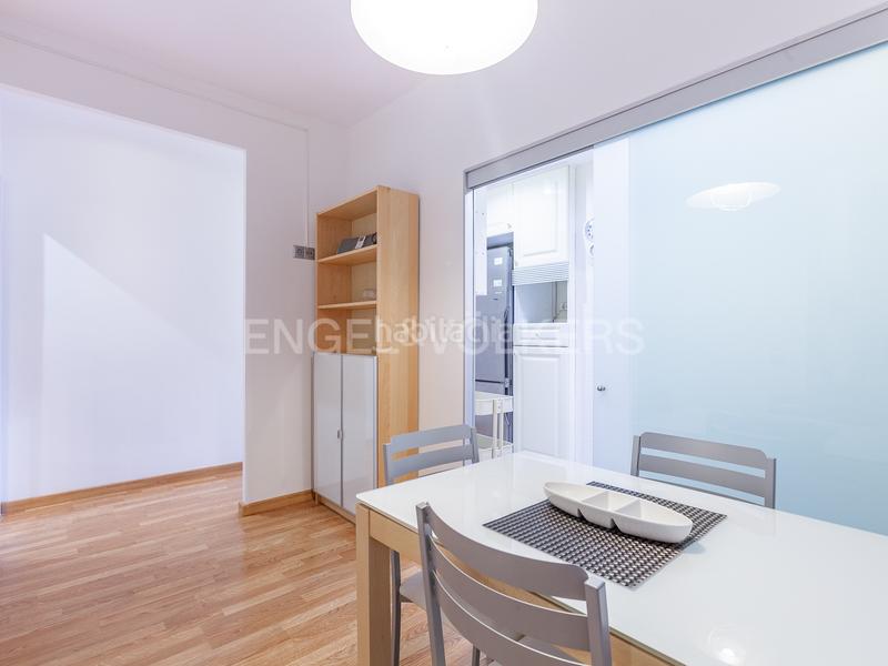 Foto b917b7d8-72d0-43bd-a47f-3f51993283c3. Apartamento luminoso piso en eixample esquerra en Barcelona