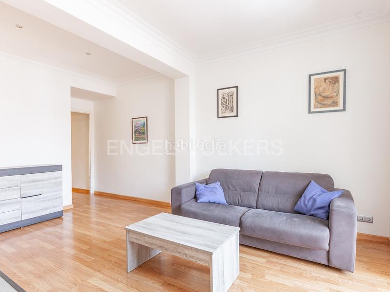 Foto f0e9fa58-70ab-4195-b04f-ef3c1e751993. Apartamento luminoso piso en eixample esquerra en Barcelona