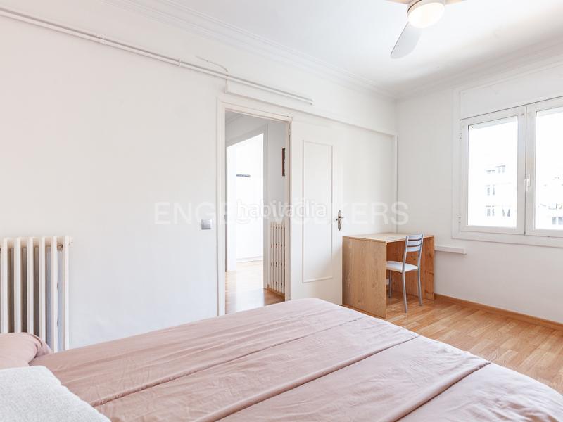 Foto f85e8b5a-4ac0-4d12-9872-5c1af71b9ec0. Apartamento luminoso piso en eixample esquerra en Barcelona