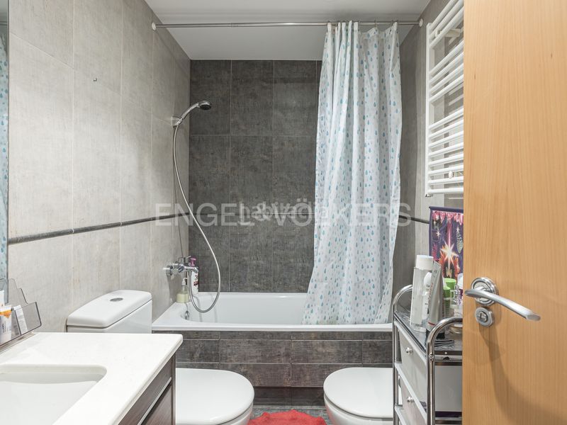 Foto 57de2ed4-126b-4c0a-a9e3-68f001e67cd3. Pis amb calefacció a Carmel Barcelona