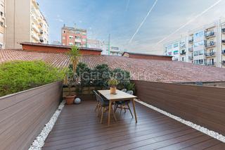 Loft  Castillejos. Loft con encanto y licencia turística junto a la sagrada familia
