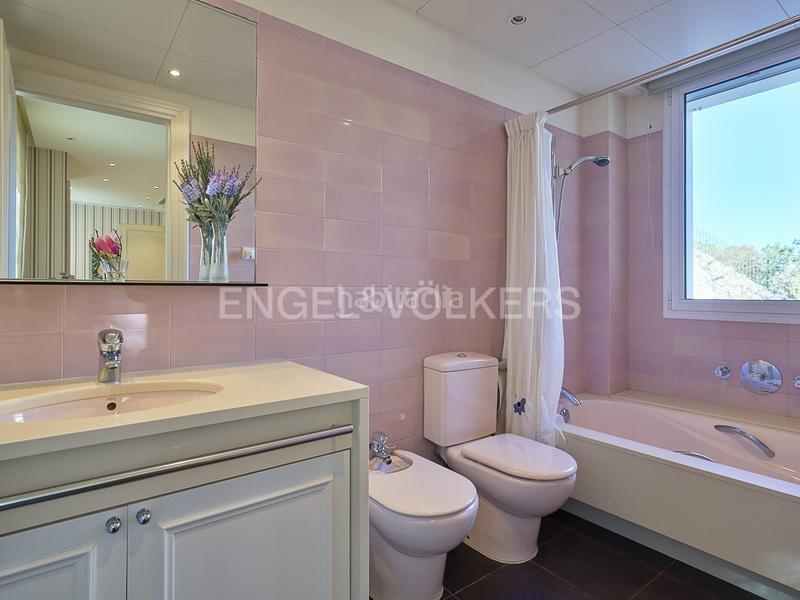 Foto 0c570829-efde-4b17-abda-4a8c8d013754. Casale con riscaldamento parcheggio piscina in Can Girona - Terramar - Vinyet Sitges