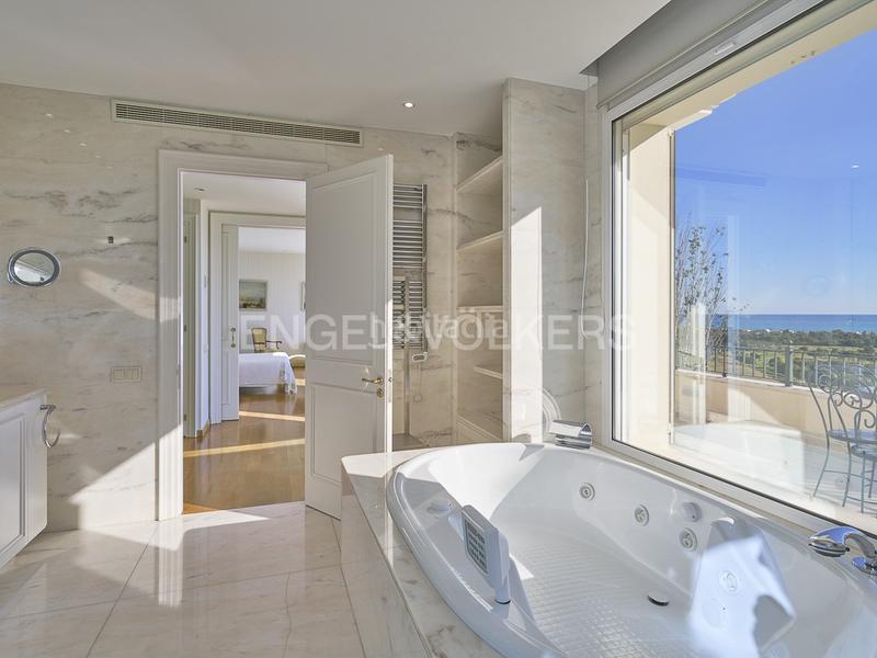 Foto a5e4f2d8-aa2b-4cbb-ad90-175ddb89e6d5. Casale con riscaldamento parcheggio piscina in Can Girona - Terramar - Vinyet Sitges