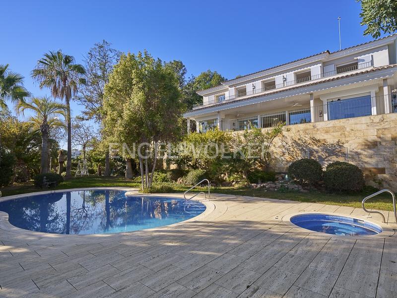 Foto c75115ff-a8b6-4366-802e-1f361a030fc0. Casale con riscaldamento parcheggio piscina in Can Girona - Terramar - Vinyet Sitges