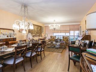 Appartement dans Tres Torres. Piso con amplia terraza en tres torres