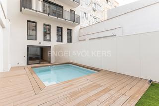 Apartament a El Camp d´en Grassot i Gràcia Nova. Planta baja con terraza y piscina en gràcia
