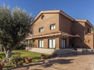 Maison à Castellgalí. Gran chalet en castellgalí
