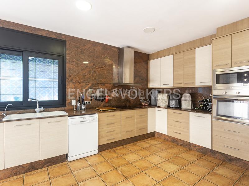 Foto 58960755-f90a-40d6-a291-2ad8c4a57a04. Haus mit heizung parking pool in Castellgalí