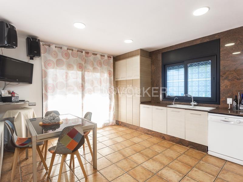 Foto 5c46b640-c968-42e2-b74c-0d739a726546. Haus mit heizung parking pool in Castellgalí