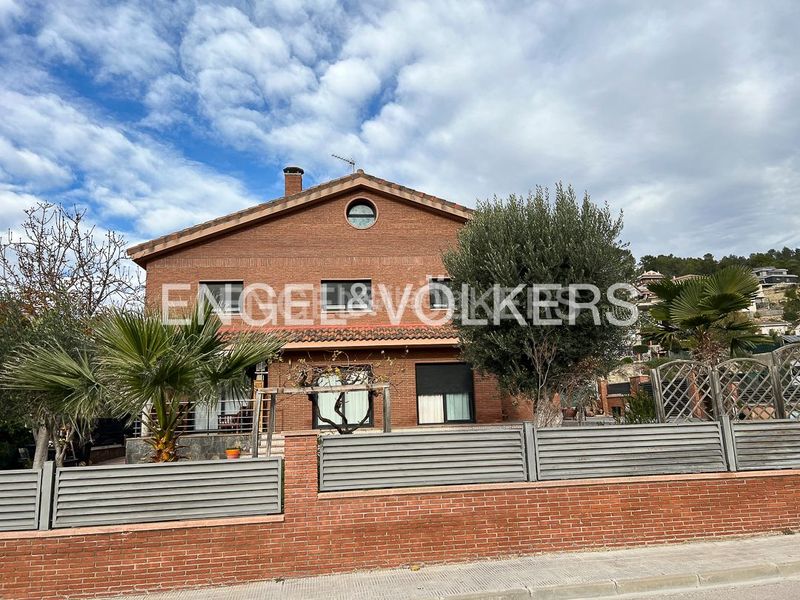 Foto 6f13fd9f-87f6-4e0c-8543-e17a53f11e9e. Casa amb calefacció aparcament piscina a Castellgalí