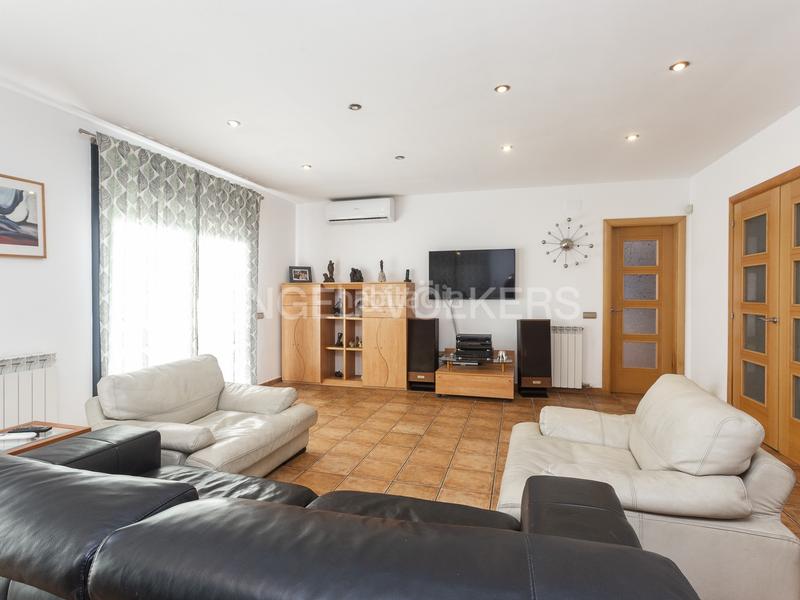 Foto 912739c1-ef95-4583-a8e5-8b3b71405fb5. Haus mit heizung parking pool in Castellgalí