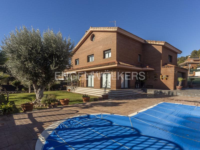 Foto 93d05408-9798-481c-8581-8081258e7ac6. Haus mit heizung parking pool in Castellgalí