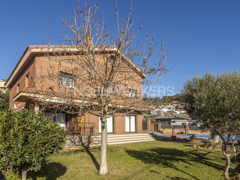 Foto ab819f64-89ec-4adb-937a-c6cb89ccee02. Haus mit heizung parking pool in Castellgalí