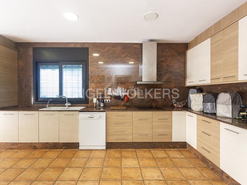 Foto b3dbfa39-a506-45c4-9eb5-20a1f77ba9fe. Haus mit heizung parking pool in Castellgalí