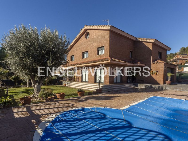 Foto b6f0731a-8d7b-41e0-98d4-710bbe6eacb0. Casa amb calefacció aparcament piscina a Castellgalí