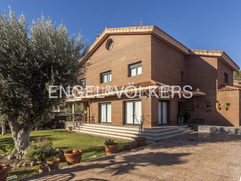 Foto c25157d3-645b-48c5-994e-1bd0ea13491f. Casa amb calefacció aparcament piscina a Castellgalí