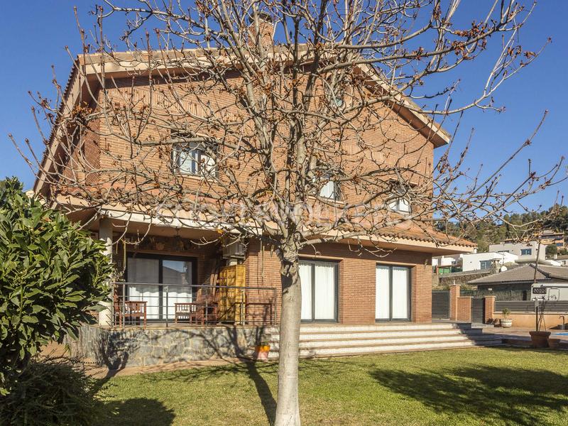 Foto ed001cfc-812c-4295-a7ab-a52896e232bb. Haus mit heizung parking pool in Castellgalí