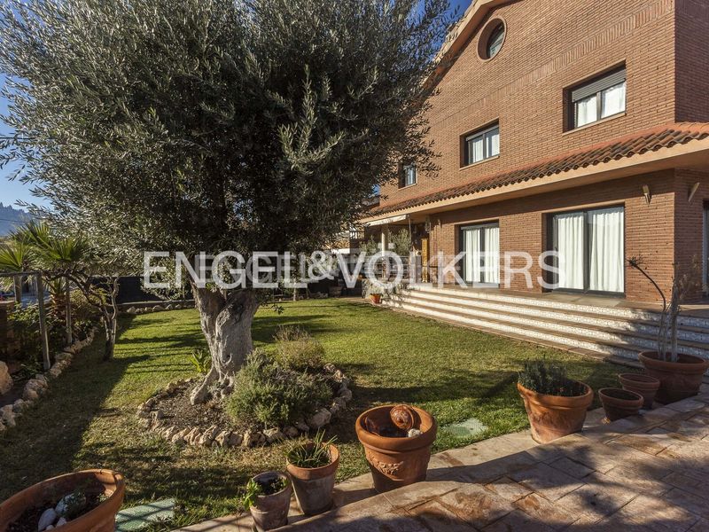 Foto fac4abb3-7064-45a8-9738-f3d3a23872bc. Casa amb calefacció aparcament piscina a Castellgalí
