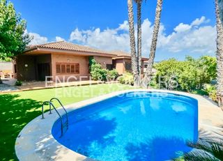 Casa  Carrer de l'oreneta. Encantadora casa para vivir con comodidad y estilo