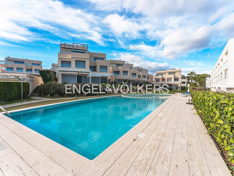 Foto 6c8d7eef-d883-453f-853c-88f64e583763. Casa amb calefacció aparcament piscina a Els Munts Torredembarra