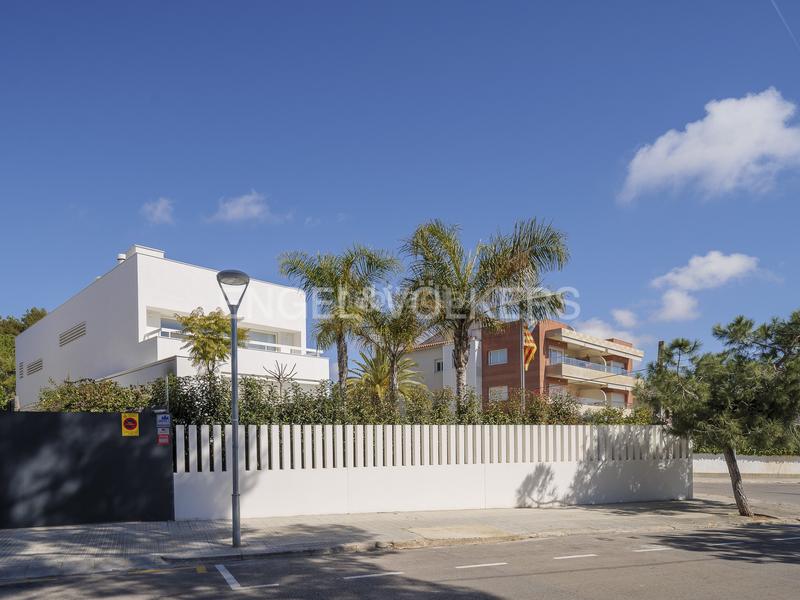 Foto 4a476b23-fce3-4c2c-9411-4d7d2e46811c. Casa amb calefacció aparcament a Can Girona - Terramar - Vinyet Sitges