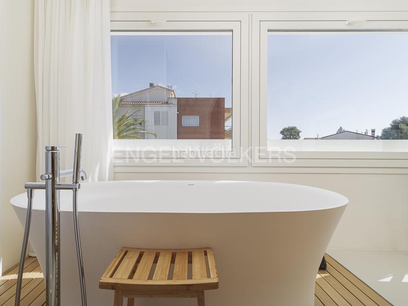 Foto 7ac85fba-36a4-4e2c-8c2c-c1591076f0c4. Casa amb calefacció aparcament a Can Girona - Terramar - Vinyet Sitges