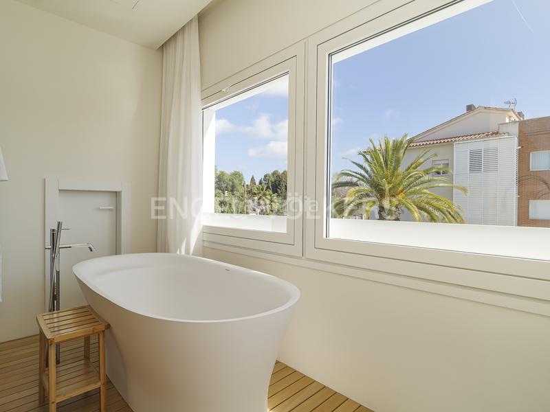 Foto b9bc9602-40ce-4546-8b71-f730f927d593. Casa amb calefacció aparcament a Can Girona - Terramar - Vinyet Sitges