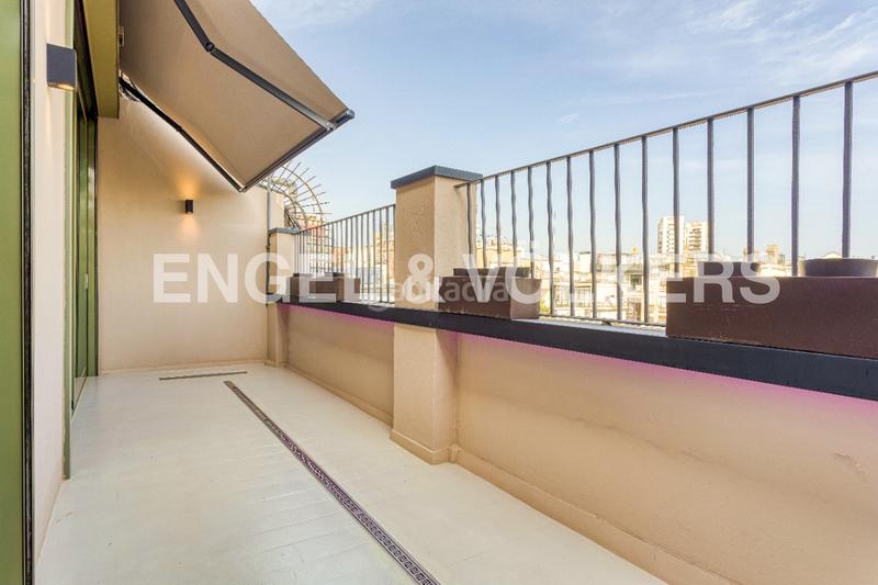 Foto 8f2fb896-141a-45c1-bef4-ffd88f6e3316. Rent penthouse with heating in Dreta de l´Eixample Barcelona