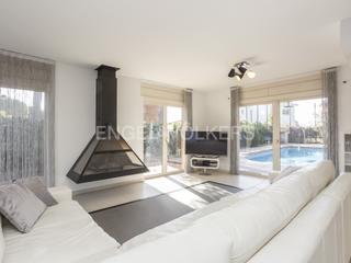 Casa a Moià. Casa reformada y luminosa en gran parcela ajardinada
