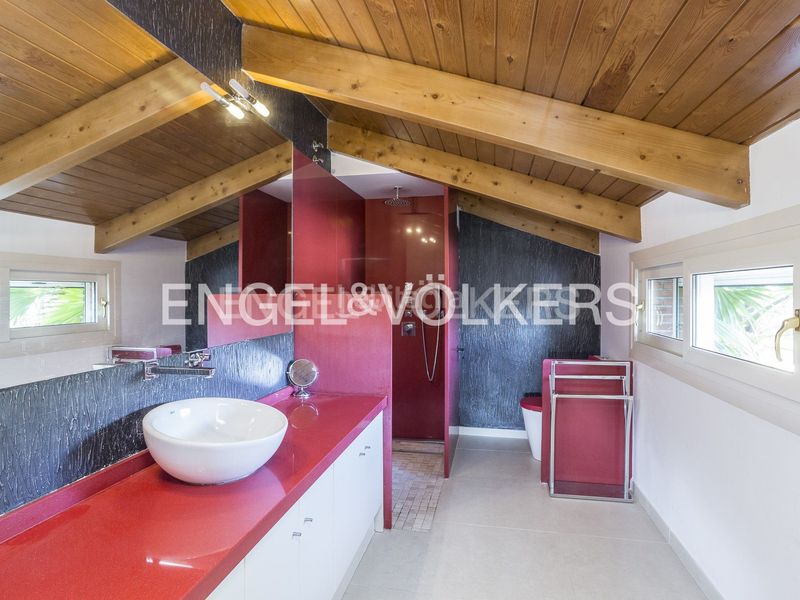 Foto 6b2427e5-4808-4827-a90a-863e13b1e125. Casa amb calefacció aparcament piscina a Centre Vendrell (El)